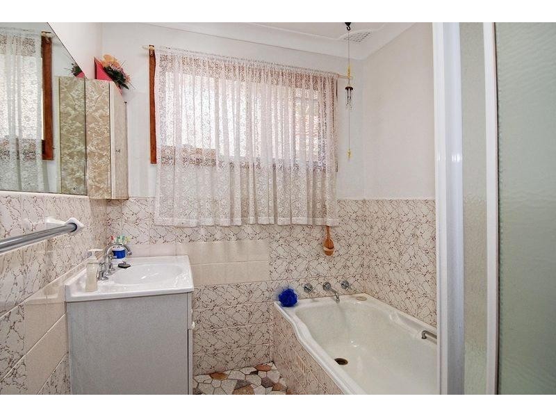 36 Rogers Ave, Kanahooka NSW 2530