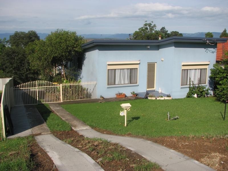 11 Gloria Crescent, Lake Heights NSW 2502