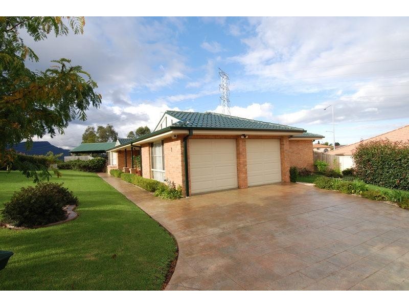 1 Ashbury Ave, Horsley NSW 2530