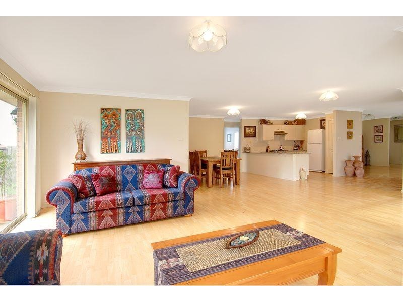 1 Ashbury Ave, Horsley NSW 2530