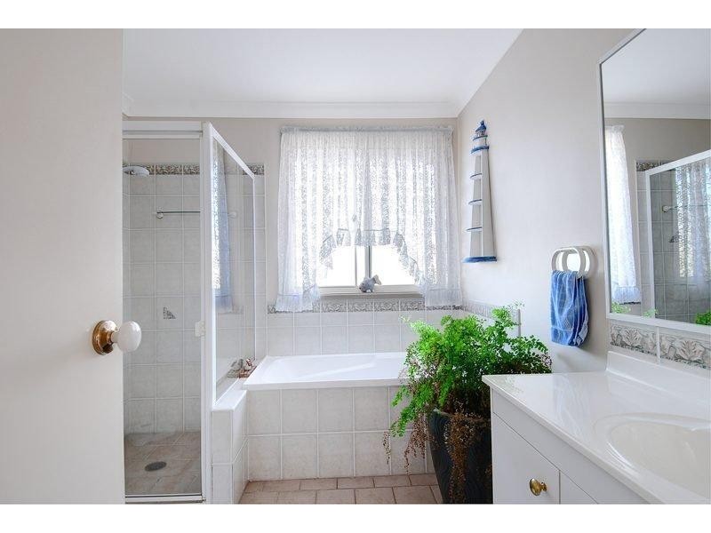 2 Benares Court, Horsley NSW 2530