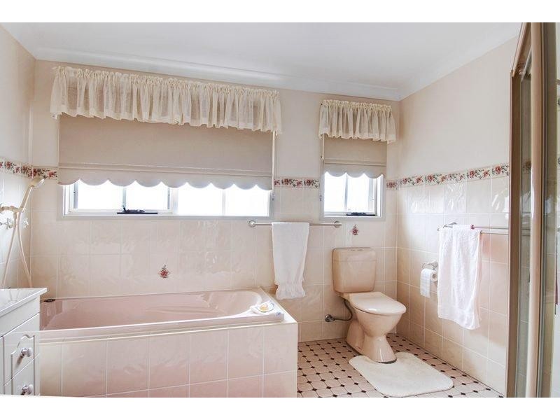 25 Windsor Crescent, Brownsville NSW 2530