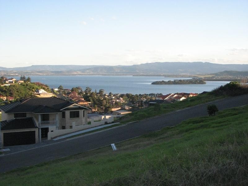 116 Shearwater Drive, Lake Heights NSW 2502