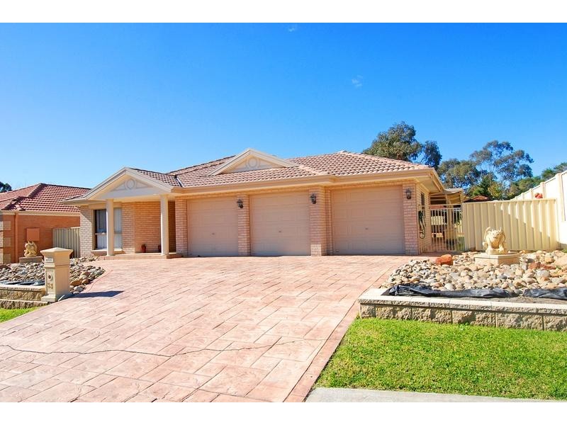 33 Melrose Way, Horsley NSW 2530