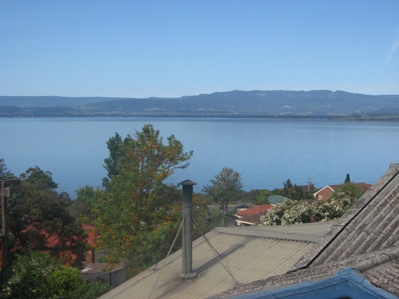 96 Lake Heights Road, Lake Heights NSW 2502