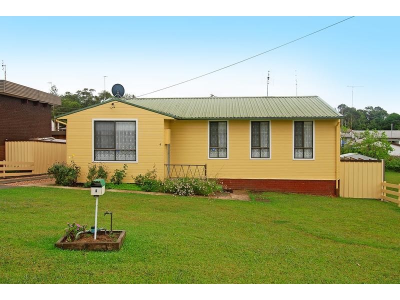 4 Stratford Road, Unanderra NSW 2526