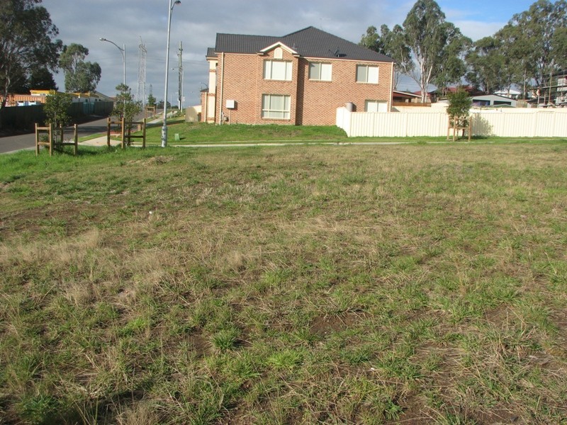 2 Norman Clark Crescent, Horsley NSW 2530