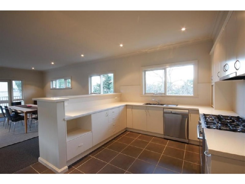 2/2D Lachlan Street, Thirroul NSW 2515