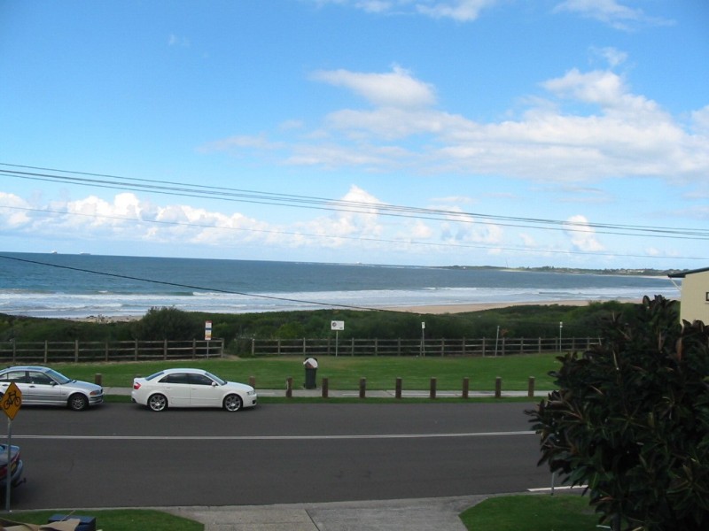 2/20 Kurraba Rd, Woonona NSW 2517