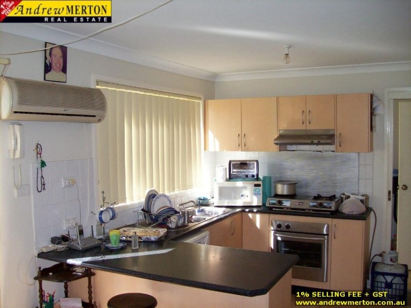 2/213 Quakers Rd, Quakers Hill NSW 2763