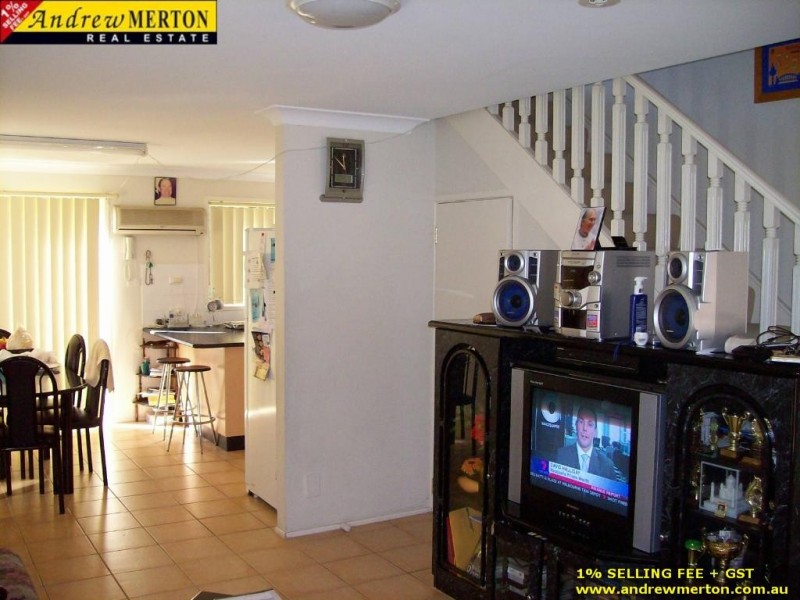 2/213 Quakers Rd, Quakers Hill NSW 2763