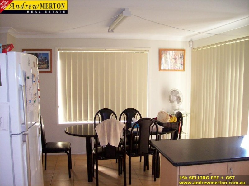 2/213 Quakers Rd, Quakers Hill NSW 2763