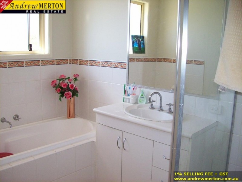 2/213 Quakers Rd, Quakers Hill NSW 2763