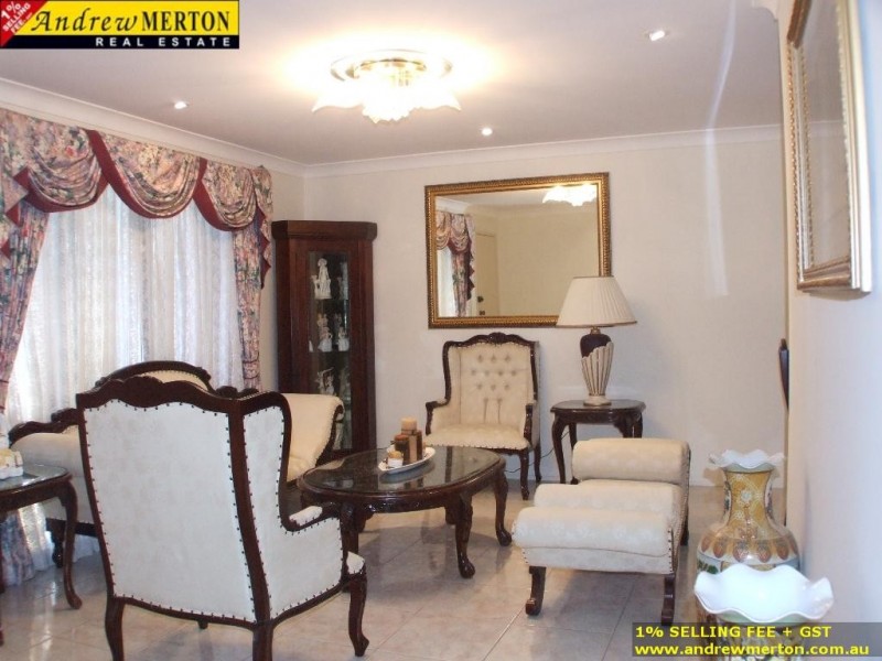 8 Romley Cr., Oakhurst NSW 2400