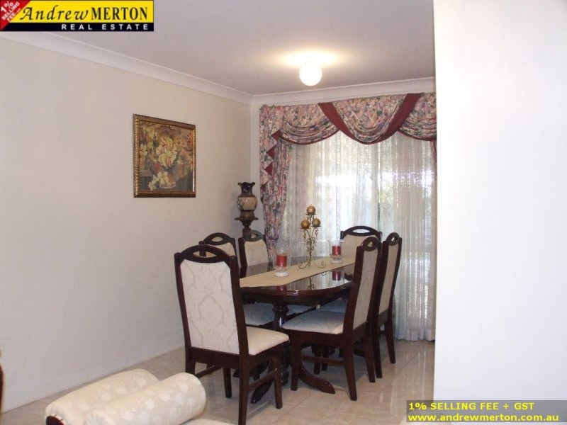 8 Romley Cr., Oakhurst NSW 2400