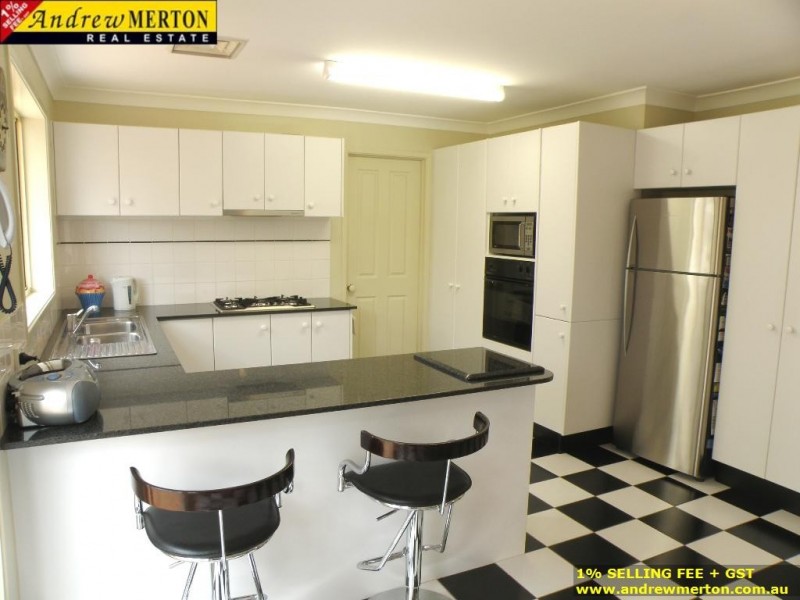 15 Macks Glen, Beaumont Hills NSW 2155