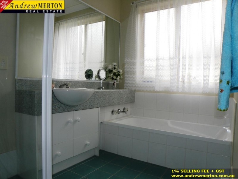 15 Macks Glen, Beaumont Hills NSW 2155