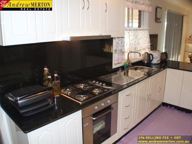 8 Romley Cr., Oakhurst NSW 2400