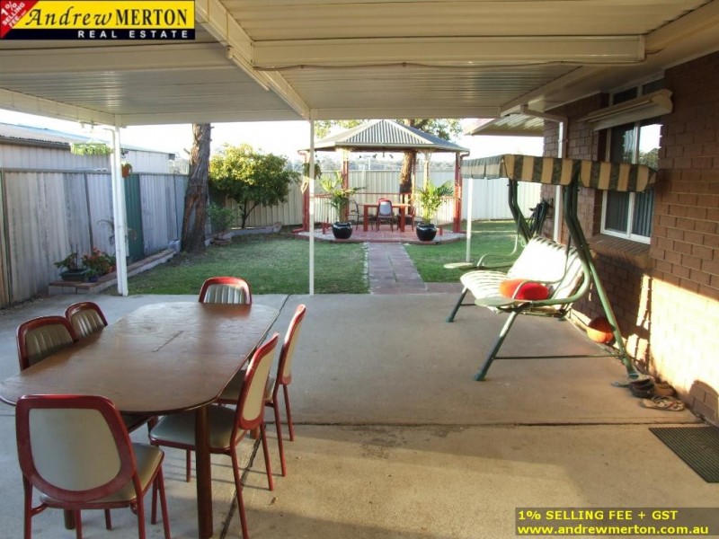 8 Romley Cr., Oakhurst NSW 2400