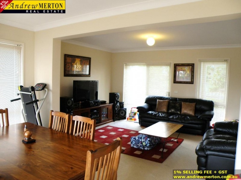 11 Roxburgh Cr, Stanhope Gardens NSW 2768