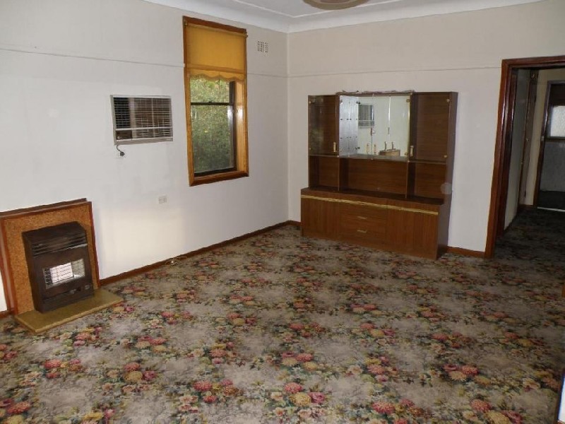 15 DAWN DRIVE, Seven Hills NSW 2147