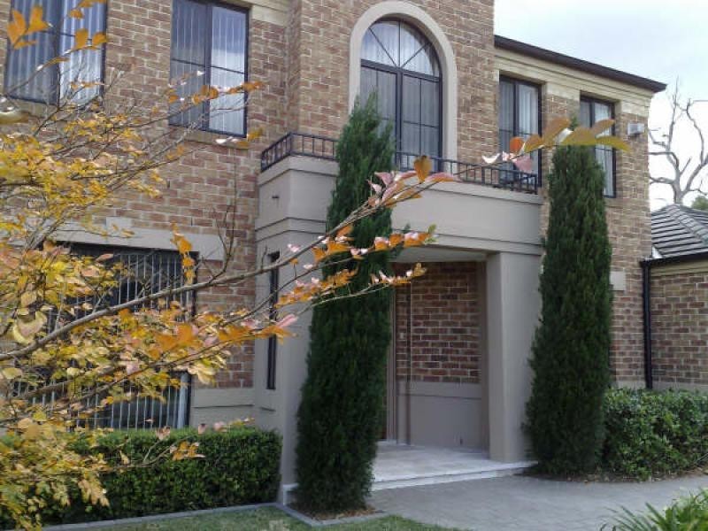 25 Farmer Cct, Beaumont Hills NSW 2155