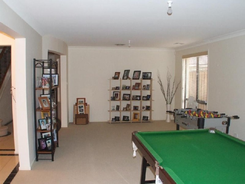 16  ISLINGTON RD, Stanhope Gardens NSW 2768