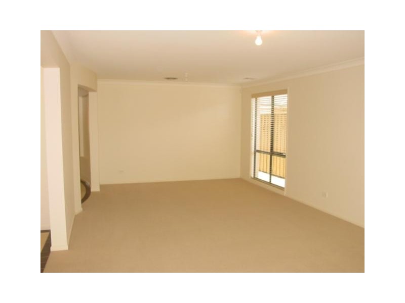 16 ISLINGTON RD, Stanhope Gardens NSW 2768