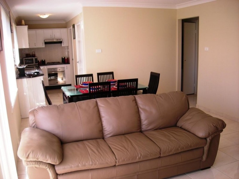 2/1 Windrush Circuit, St Clair NSW 2330