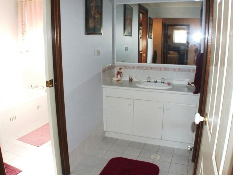 99B Pagoda Cres, Quakers Hill NSW 2763