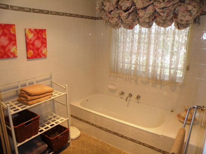 20 Whitehaven Ave, Quakers Hill NSW 2763