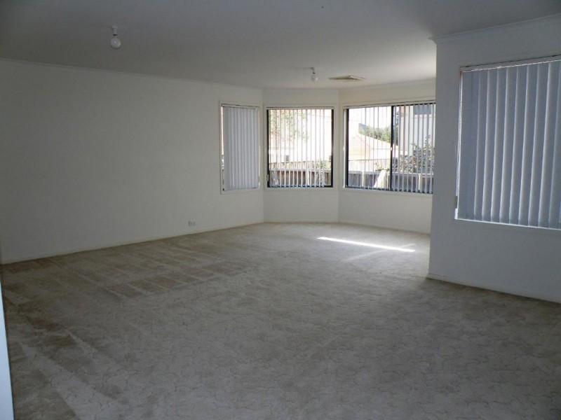 30 John Warren Ave, Glenwood NSW 2768