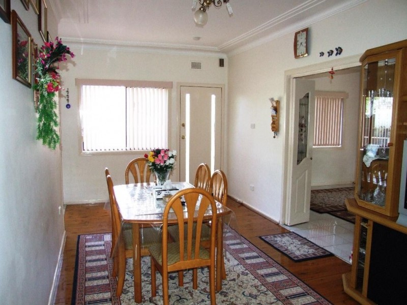 11 Western Crs., Blacktown NSW 2148