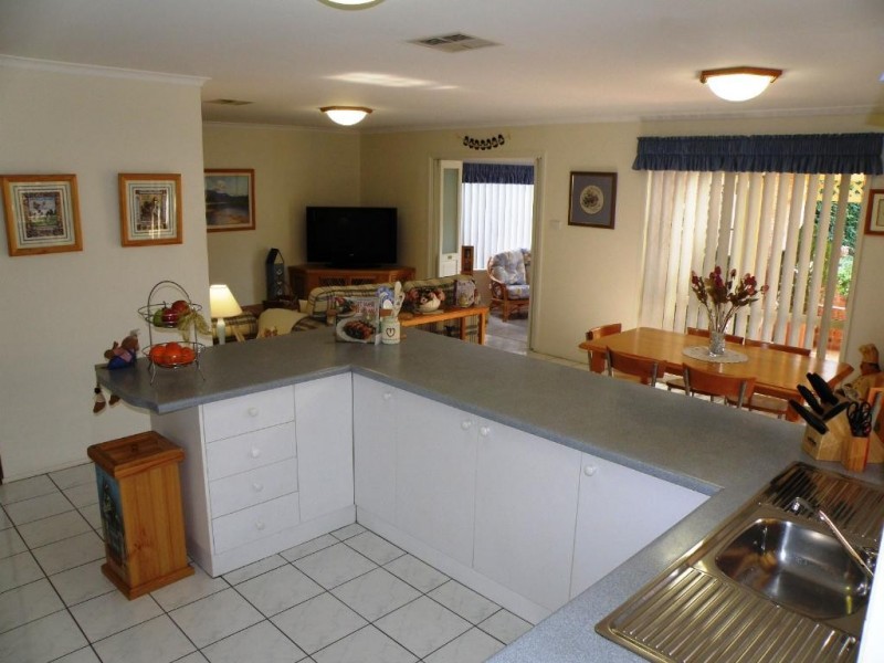 20 Whitehaven Ave, Quakers Hill NSW 2763