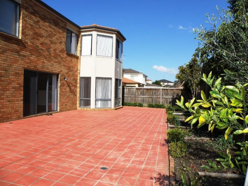 30 John Warren Ave, Glenwood NSW 2768