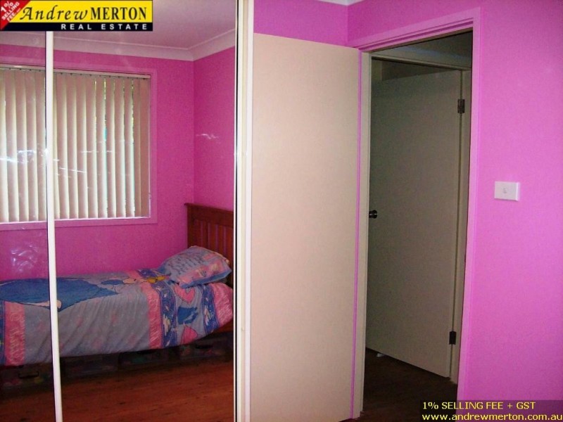 82 Faulkland Cres, Kings Park NSW 2148