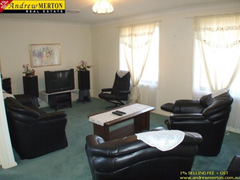 1 Kinchega Crs, Glenwood NSW 2768