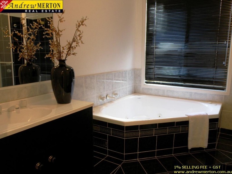 2 Diggins St, Beaumont Hills NSW 2155