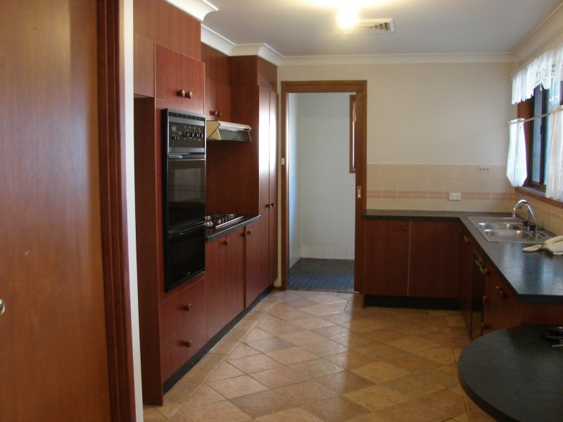 42 Castlereagh St, Bossley Park NSW 2176