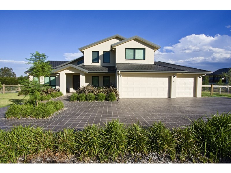 10 Portrush Cres, Luddenham NSW 2745