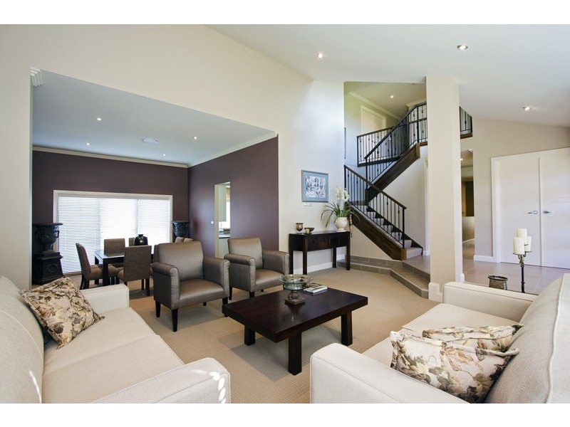 10 Portrush Cres, Luddenham NSW 2745