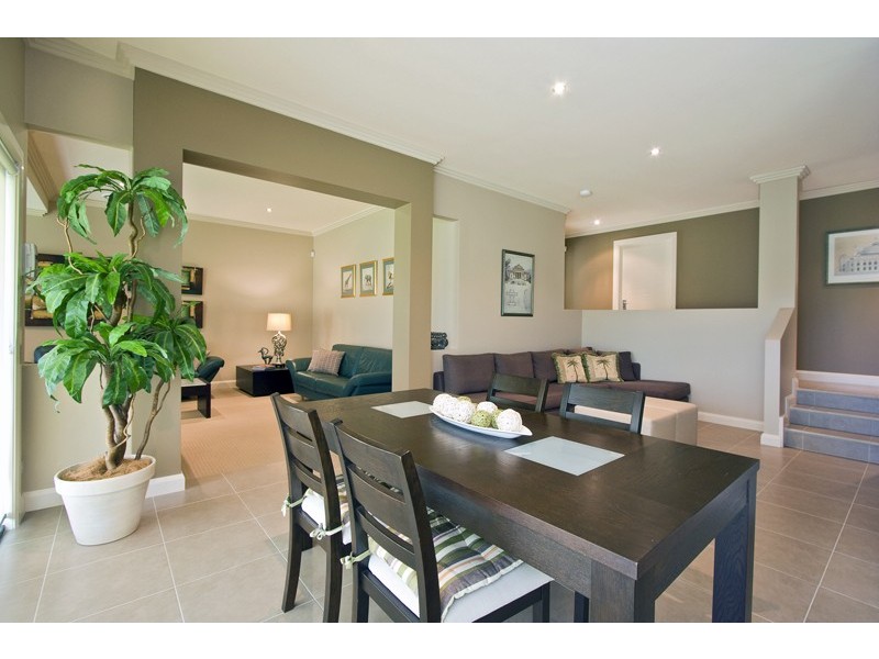 10 Portrush Cres, Luddenham NSW 2745