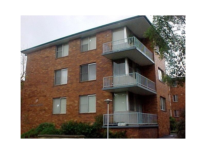 2/11 Queens Road, Westmead NSW 2145