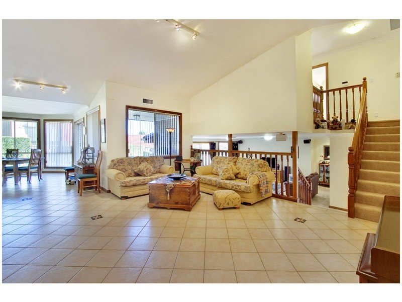 10 Beaumont Drive, Beaumont Hills NSW 2155