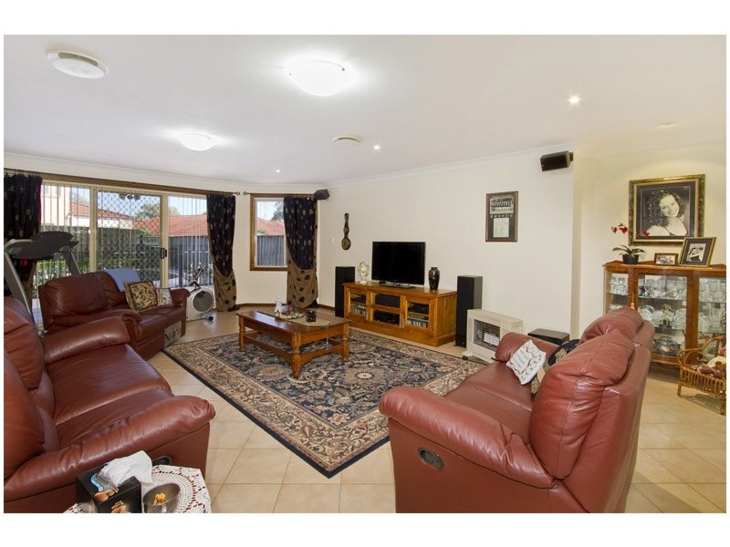 10 Beaumont Drive, Beaumont Hills NSW 2155