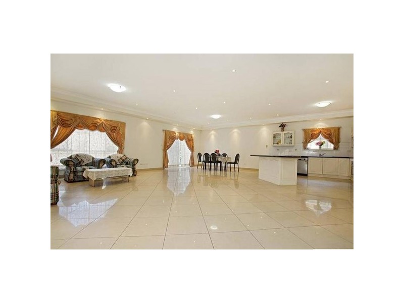 18 Lakewood Terrace, Glenmore Park NSW 2745