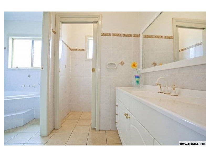 18 Lakewood Terrace, Glenmore Park NSW 2745