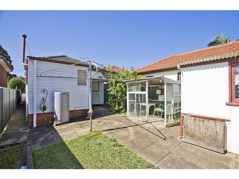 2a COOK St, Mortdale NSW 2223