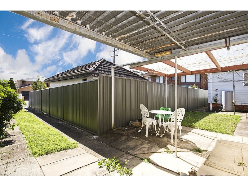 2a COOK St, Mortdale NSW 2223