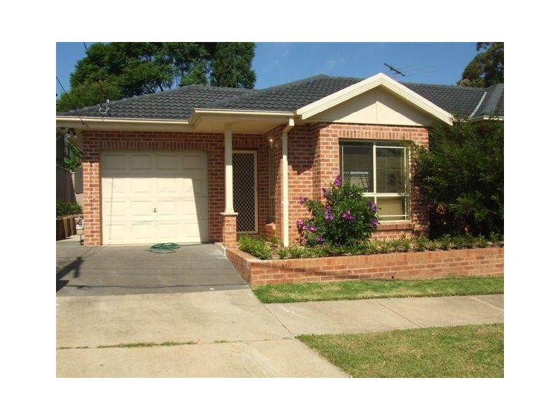 2A Mavis Avenue, Peakhurst NSW 2210